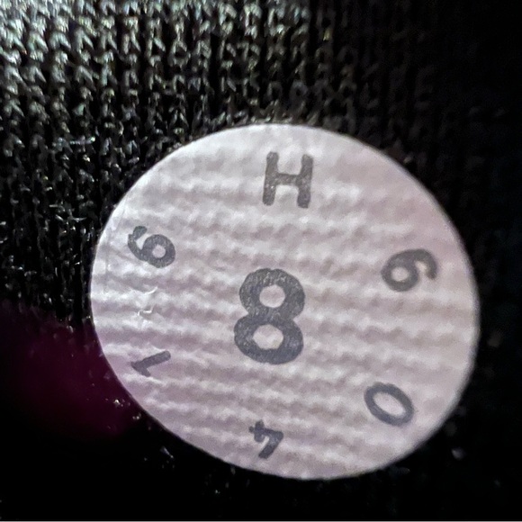 Lululemon Leggings Size 8 Semi-Sheer Strip in side of leg - Picture 2 of 12